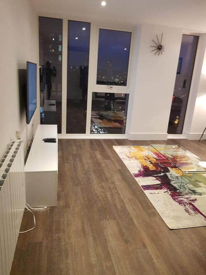 High View Two Bedroom Apartment In Woolwich Londra Dış mekan fotoğraf